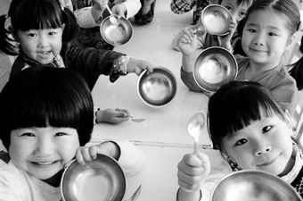 官员 16万 吃螃蟹图片